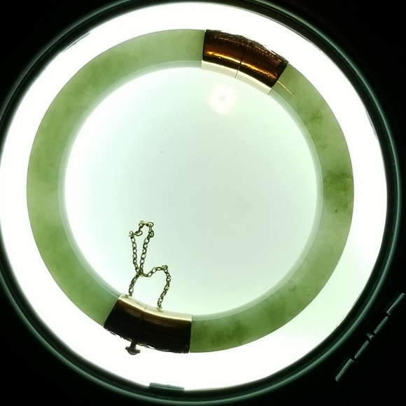 Antique 14K Gold and Green Jadeite Bracelet - Picture 7 of 8